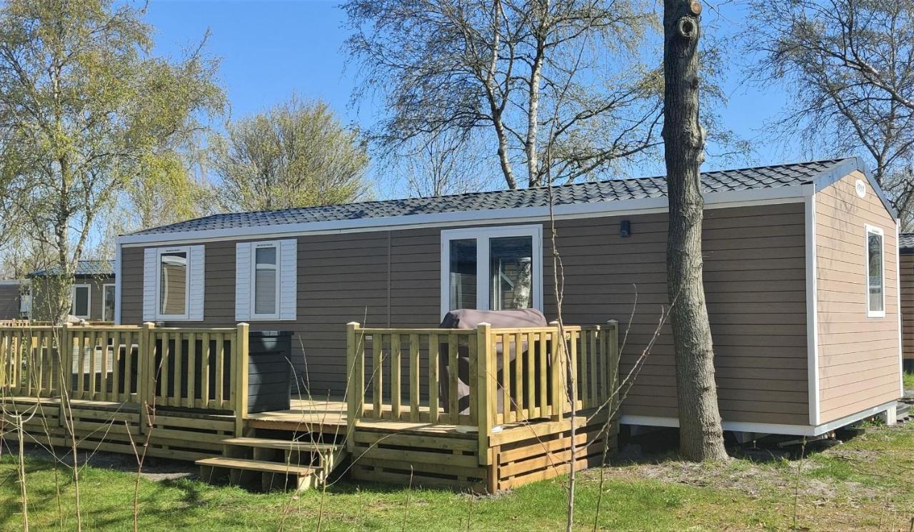 Bj Chalets - De Rug 3 - Vakantiepark Lauwersoog - Luxe Chalet Met Vaatwasser En Inloopkast! Vroege Incheck! Met Airco! Экстерьер фото